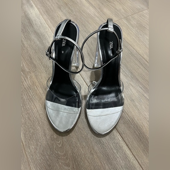 ZARA Woman Block Heel Vinyl Sandals US8 EU39 - Picture 7 of 9